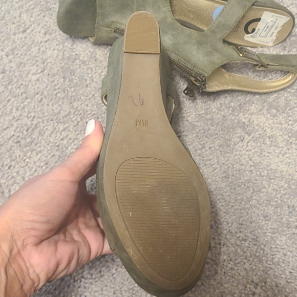 G by Guess platform heels 8.5 - Picture 2 of 3